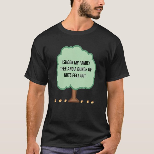 Camiseta Humor Sarcástico Eu Atirei Minha Árvore Familiar E (Frente)