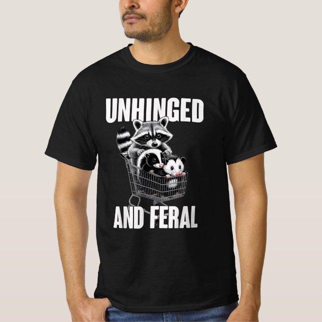 Camiseta Humor Unhinged And Feral Raccoon Cowboy Trash  (Frente)