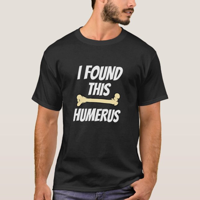 Camiseta Humorista Eu Encontrei Este Humeroso Bones Engraça (Frente)
