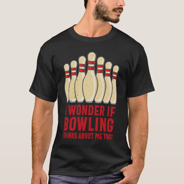 Camiseta Humorous I Wonder if Bowling Thinks of Me Meme Tea (Frente)
