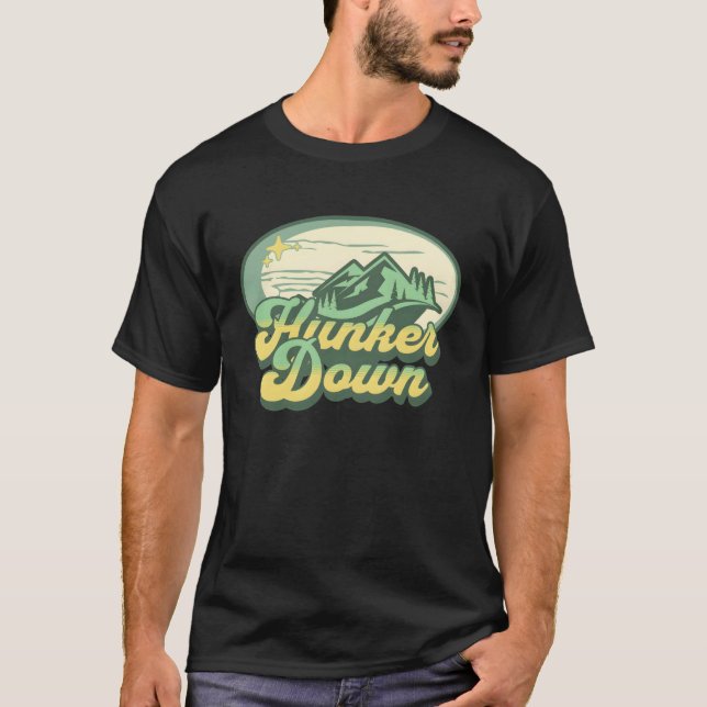 Camiseta Hunker Down  1 (Frente)