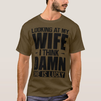 Camiseta Hus Olhando para a minha esposa mãe, ela tem sorte