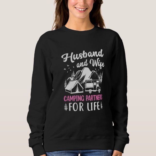 Camiseta Husband and Wife Camping Partners for Life  Camper (Frente)