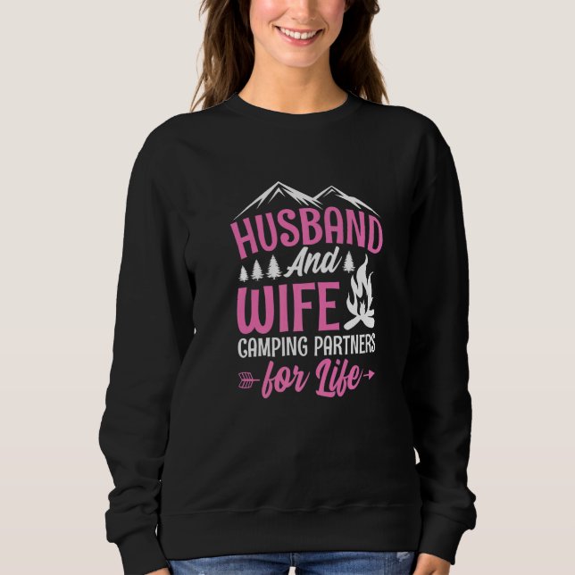 Camiseta Husband and Wife Camping Partners for Life  Camper (Frente)