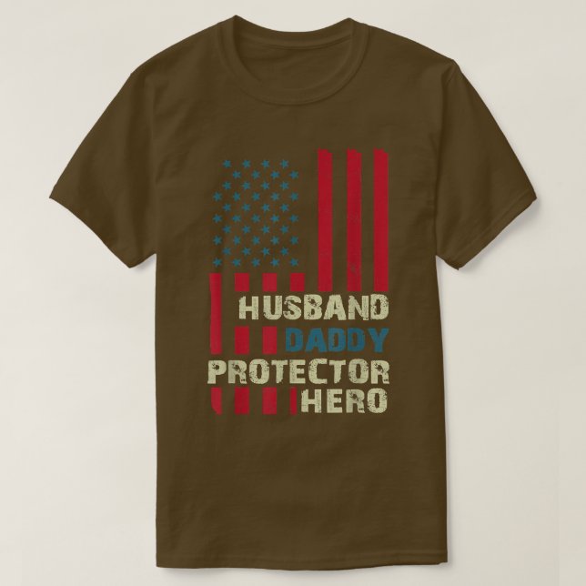 Camiseta Husband Daddy Protector Hero American US Flag Fath (Frente do Design)
