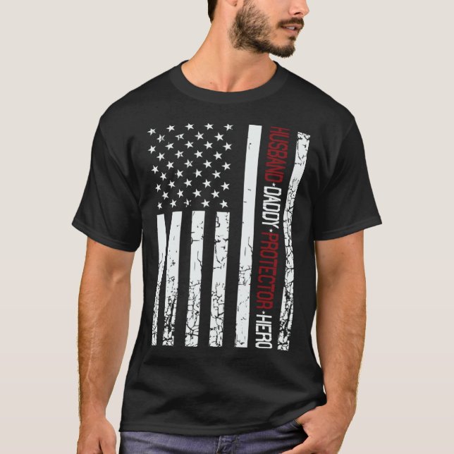 Camiseta Husband Daddy Protector Hero Flag For Fathers Day (Frente)