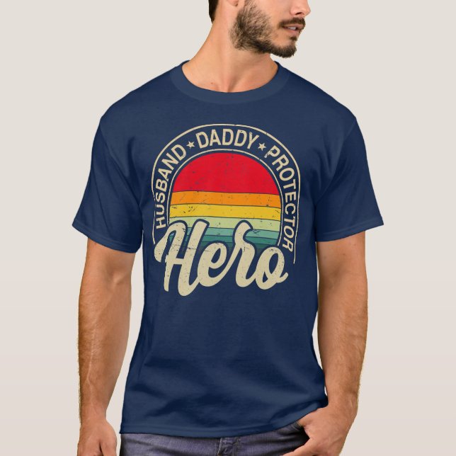 Camiseta Husband Daddy Protector Hero Mens Fathers Day (Frente)