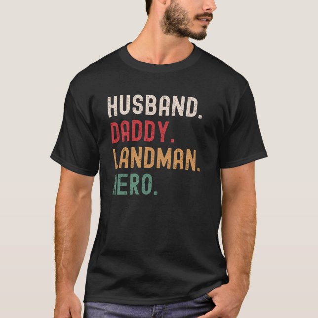 Camiseta Husband Pai Landman Hero (Frente)
