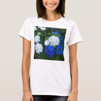 Camiseta Hydrangeas. azuis e brancos
