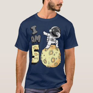 Camiseta I am 5 Space Astronaut Kid Moon Walker 5th Birthda