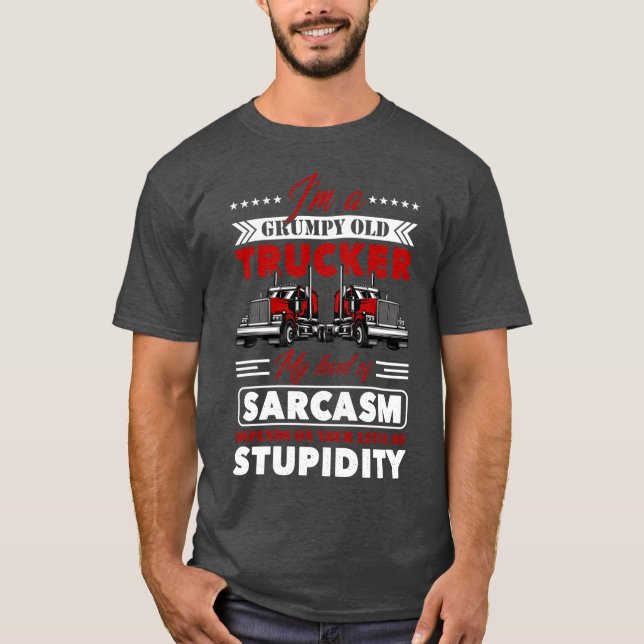 Camiseta I am a grumpy old trucker my level of sarcasm depe (Frente)