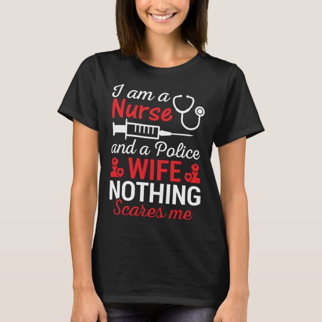 Camiseta I Am A Nurse And Police Wife Nothing Scares Wife I (Frente)