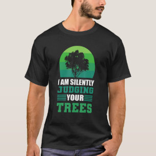Camiseta I Am Silently Judging Your Trees  Lumberjack Arbor