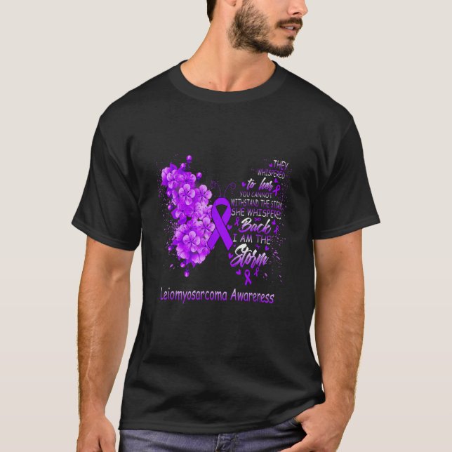 Camiseta I Am The Storm Leiomyosarcoma Awareness Butterfly (Frente)