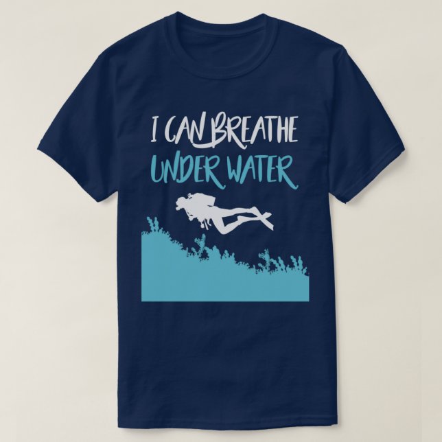 Camiseta I Can Breathe Under Water Funny Diver Scuba Diving (Frente do Design)