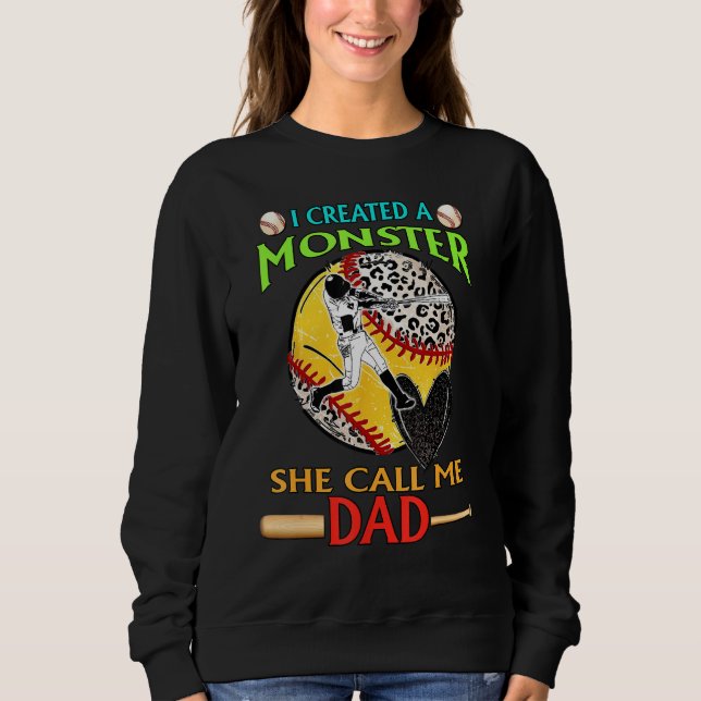 Camiseta I Created A Monster She Call Me Dad Baseball Softb (Frente)