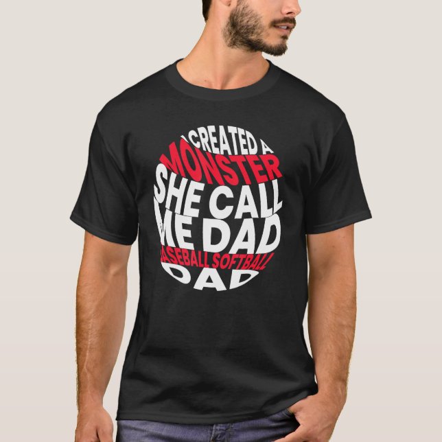 Camiseta I Created A Monster She Call Me Dad Softball Baseb (Frente)