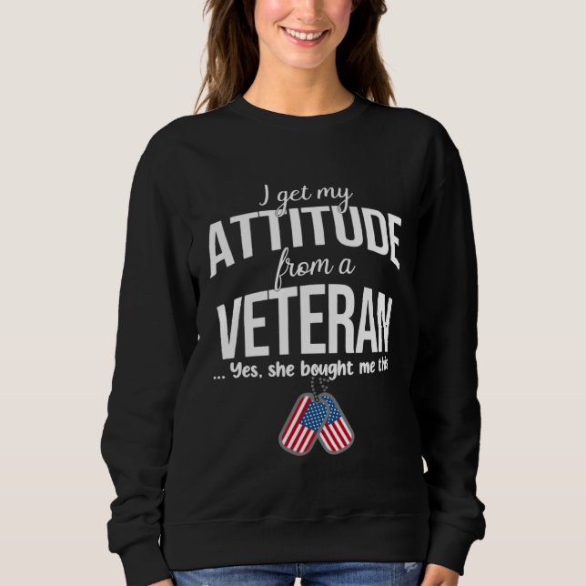 Camiseta I Get My Attitude From A Veteran Yes She Bought Me (Frente)