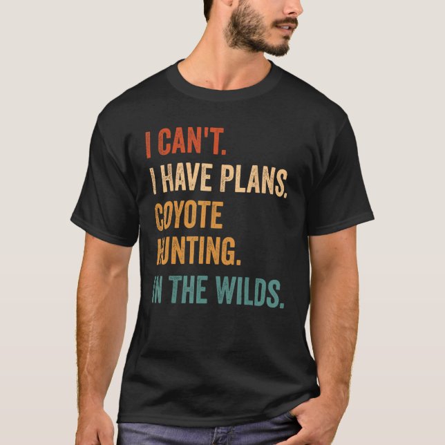 Camiseta I Have Plans Coyote Hunting In The Wilds Coyote Hu (Frente)
