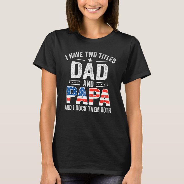 Camiseta I Have Two Titles Dad And Papa Retro USA Flag Fath (Frente)