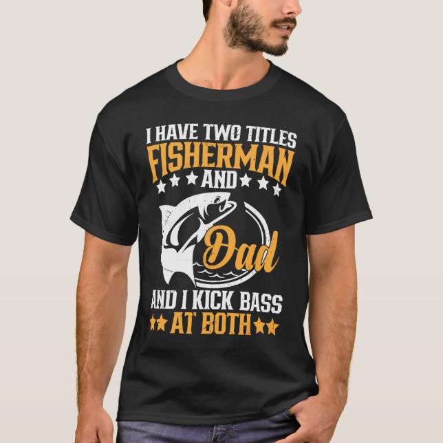Camiseta I Have Two Titles Fisherman Dad Bass Fishing Fathe (Frente)