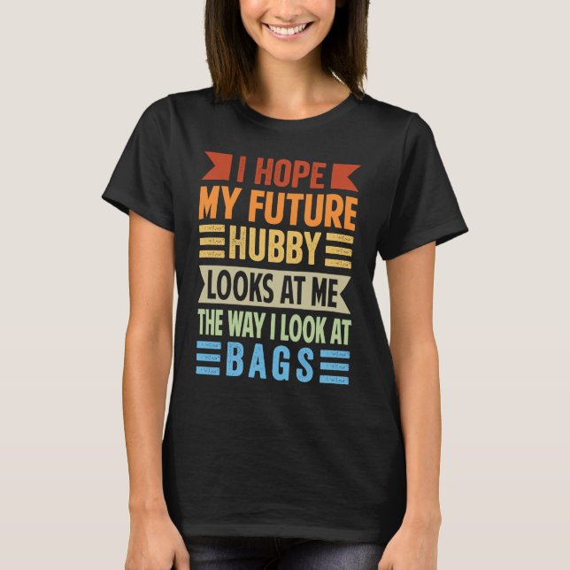 Camiseta I Hope My Future Hubby Looks At Me The Way I Look  (Frente)