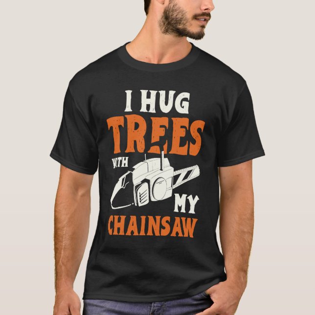 Camiseta I Hug Trees With My Chainsaw Electric Chainsaw (Frente)