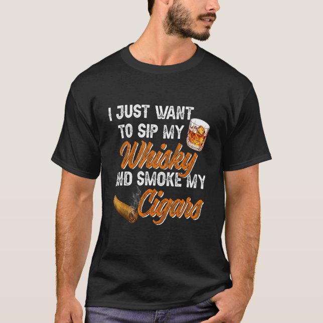 Camiseta I Just Want To Sip My Whiskey and Smoke My Cigars (Frente)