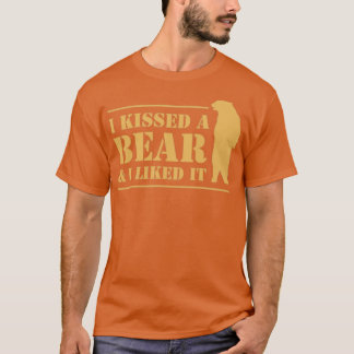 Camiseta I Kissed A Bear And I Liked It Cool Graphic