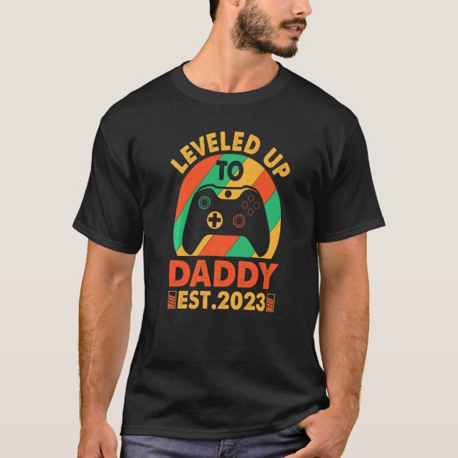 Camiseta I Leveled Up To Daddy 2023  Soon To Be Dad 2023 (Frente)