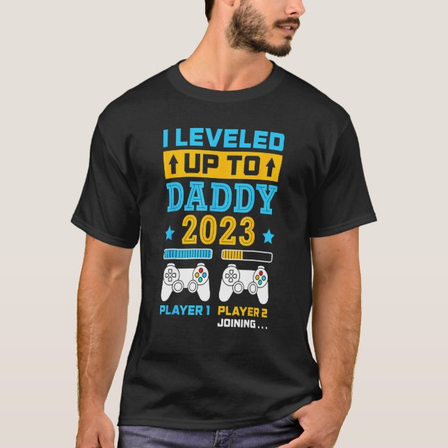 Camiseta I Leveled Up To Daddy 2023 Soon To Be Dad Fathers  (Frente)