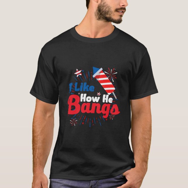 Camiseta I Like How He Bangs Fireworks 4Th Of July (Frente)