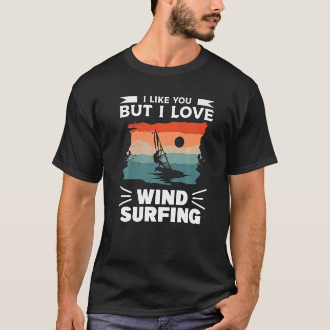 Camiseta I Like You But I Love Wind Surfing Windsurfing Win (Frente)