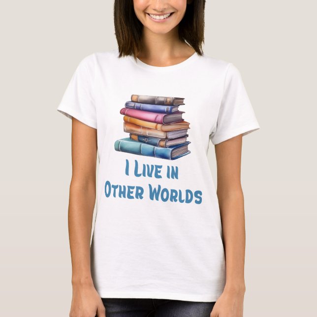 Camiseta I Live in Other Worlds - Book Lover (Frente)