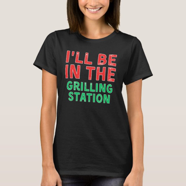 Camiseta I ll Be In The Grilling Station Barbecuing X Mas (Frente)