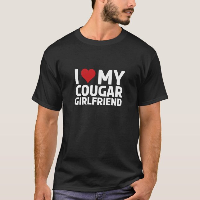 Camiseta I Love My Cougar Girlfriend I Heart My Cougar Gf (Frente)