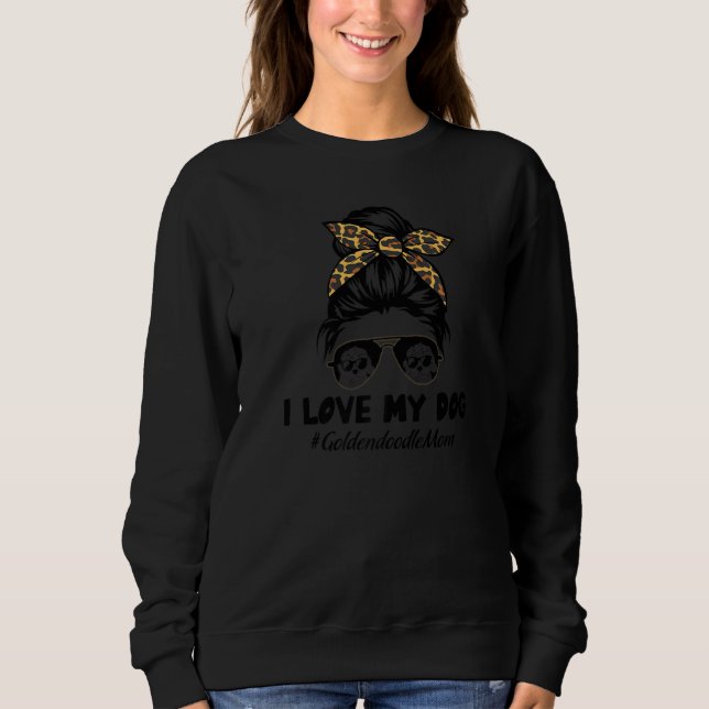 Camiseta I Love My Dog Goldendoodle Mom Messy Bun Hair Mom  (Frente)