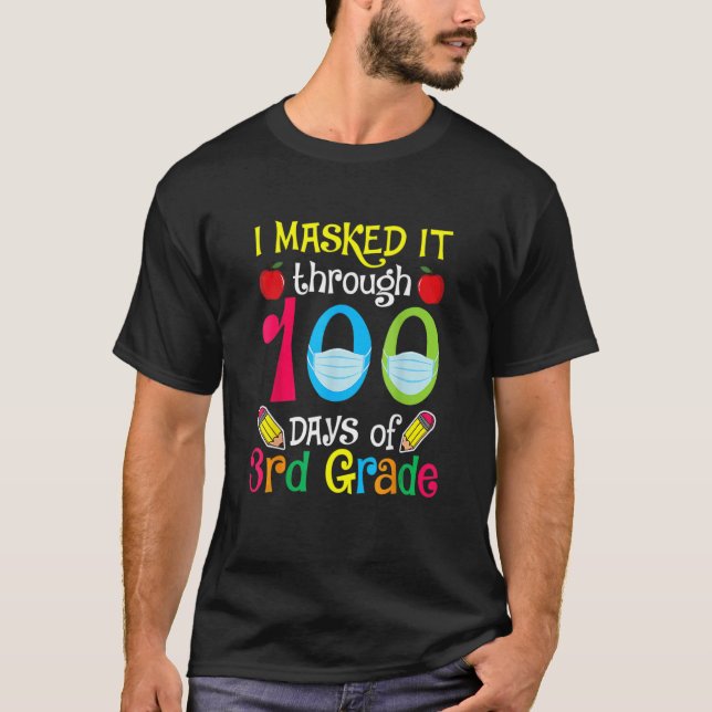 Camiseta I Masked It Through 100 Days 3rd Grade Happy 100th (Frente)