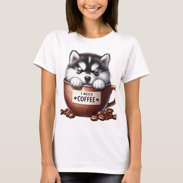 CAMISETA I NEED COFFEE AND AN ALASKAN MALAMUTE DOG (Frente)