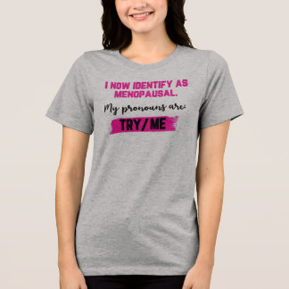 Camiseta I Now Identify As Menopausal. My Pronouns: Try/Me