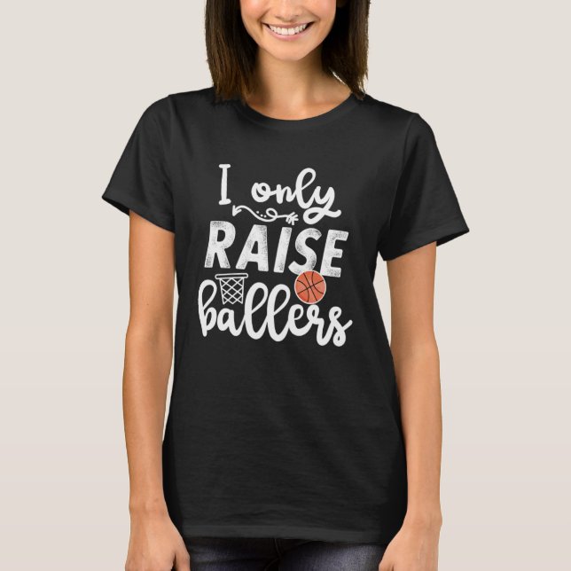 Camiseta I only raise Ballers womens Basketball saying Mom  (Frente)