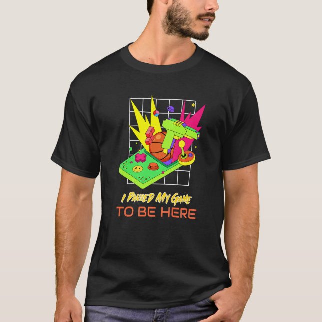 Camiseta I Paused My Game To Be Here  Retro Gaming  1 (Frente)