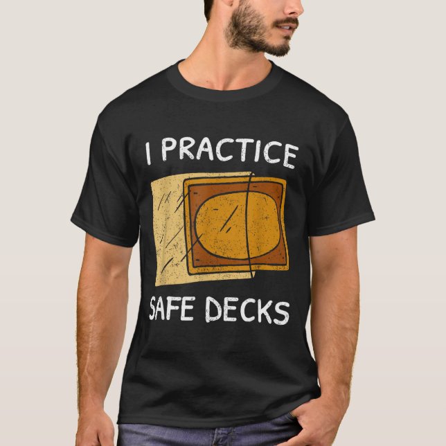 Camiseta I Practice Safe Decks Trading Card Game Pun Humor  (Frente)
