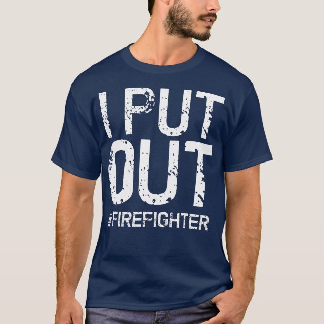 Camiseta I Put Out Firefighter  Funny Firemen Gift Idea (Frente)