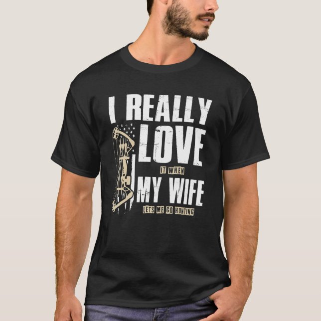 Camiseta I Really Love It When My Wife Lets Me Go Hunting F (Frente)