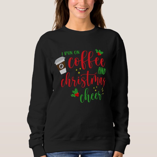Camiseta I Run On Coffee And Christmas Cheer  Saying Xmas (Frente)