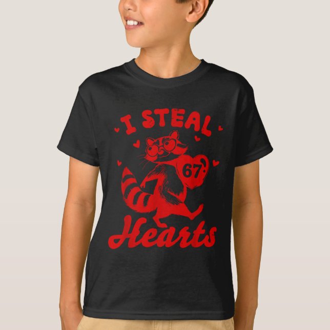 Camiseta I Steal 67 Hearts Funny 67 Valentine Raccoon Men B (Frente)