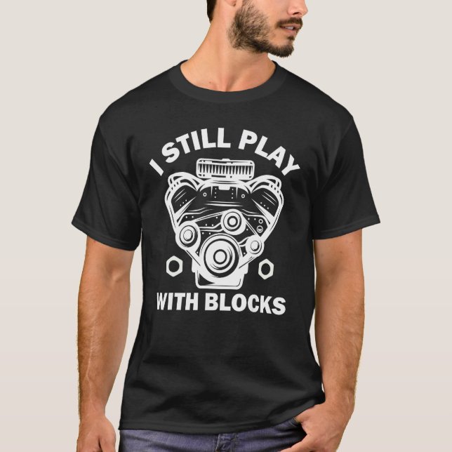 Camiseta I Still Play With Blocks Racing Maintenance Man (Frente)
