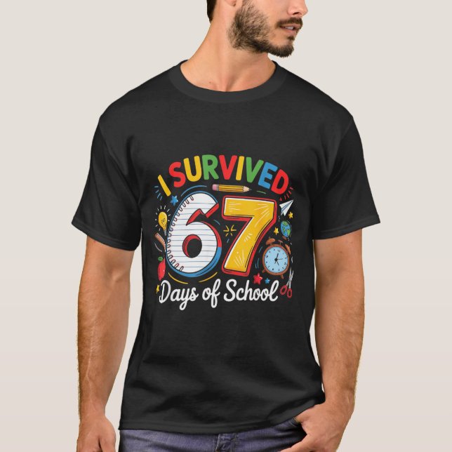 Camiseta I Survived 67 Days Of School Funny 6 7 Meme Teache (Frente)
