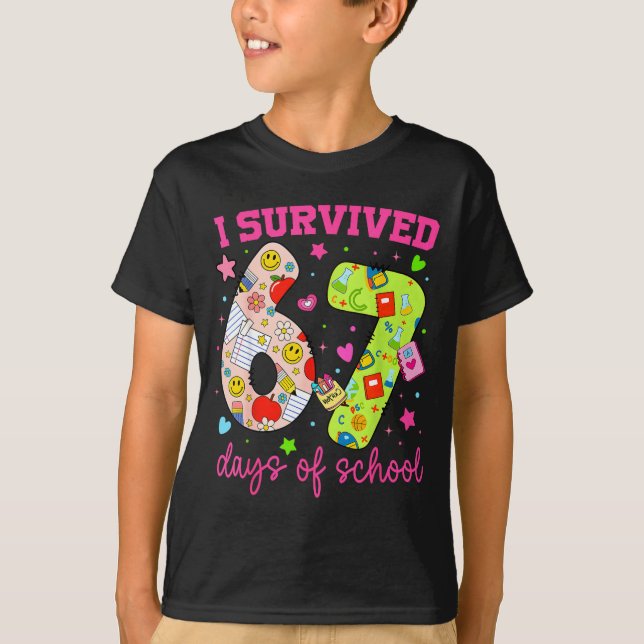 Camiseta I Survived 67 Days Of School Funny Camouflage Boy  (Frente)